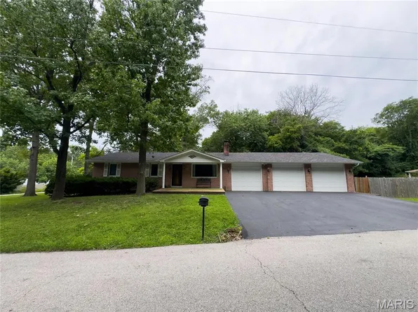 2035 Valmont Dr, Arnold, MO 63010