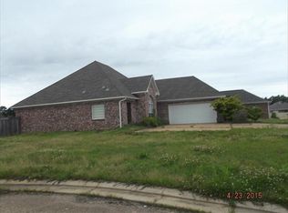 323 E Magnolia Pl, Pearl, MS 39208