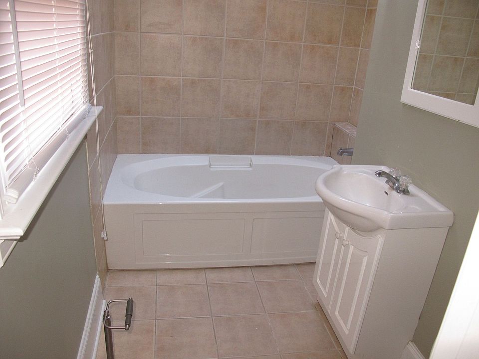 2nd image of 2456 Elkwood Cres