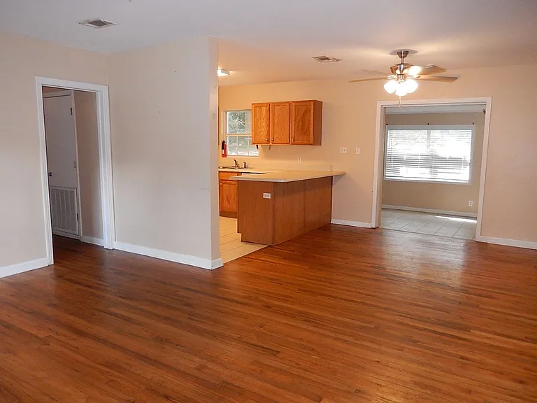 212 Edwards St — Photo 8