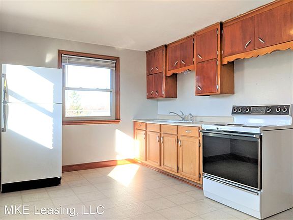 2nd image of 918 E Howard Lease Only Upper