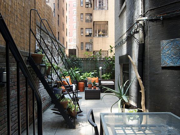 5th image of 6 W 87th St APT 2
