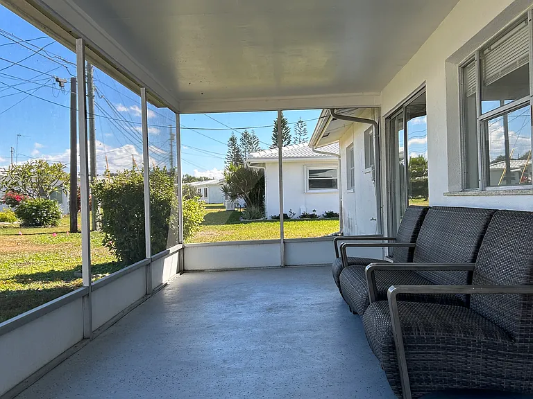 Large, relaxing screened porch