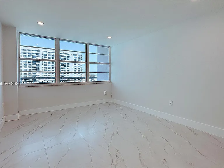 18061 Biscayne Blvd #1204 — Photo 13