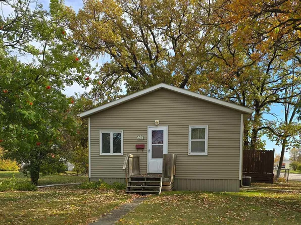 422 Arnold Ave S, Thief River Falls, MN 56701