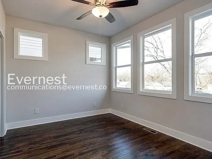 336 Queen Ave — Photo 8