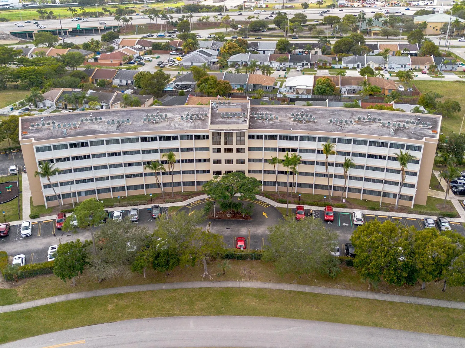 Richmond Pine Apartments — Photo 1
