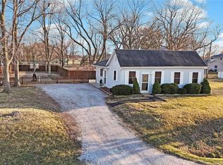 6050 Douglas Rd, Smithton, IL 62285