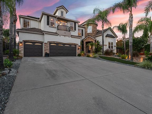 3rd image of 4541 Longview Dr