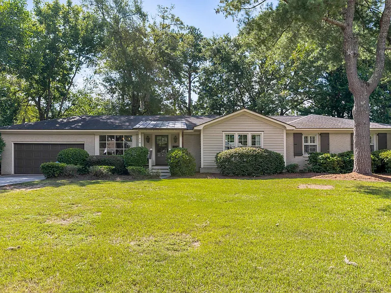 618 Pelzer Dr — Photo 1