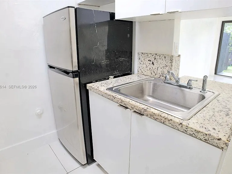 4271 NW 11th St #4 — Photo 7