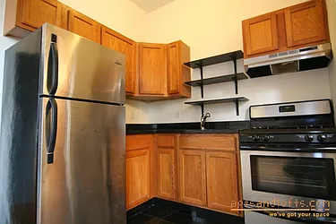 Rented by aptsandlofts.com