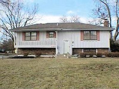 2801 SE Vickis Ct, Blue Springs, MO, 64014