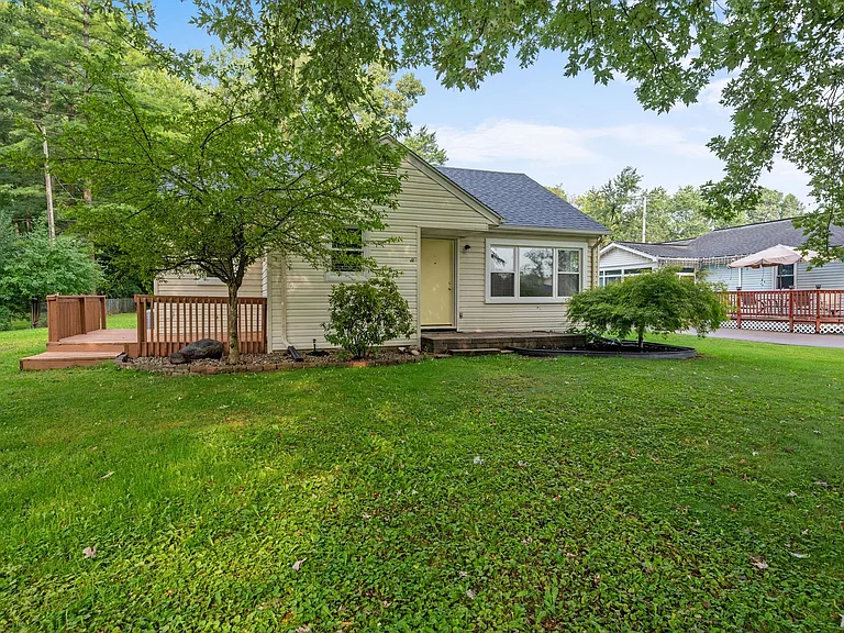 15403 Maxwell Ave — Photo 3