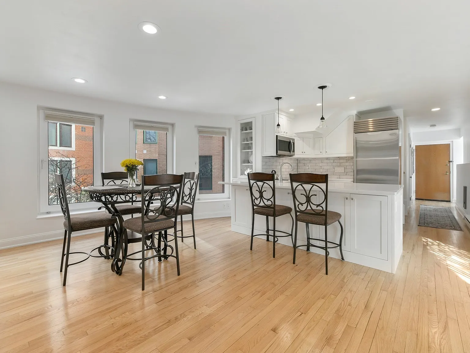 3 bed, 2.5 bath, 1660 sqft, $8,000 — Photo 4