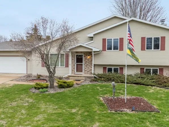 220 Mandella Ct, Neenah, WI 54956