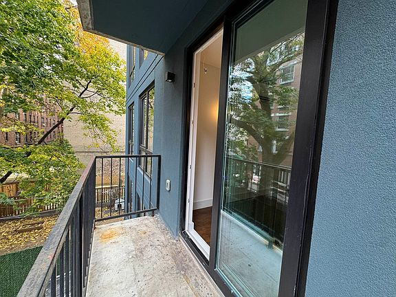 5th image of 150 Lenox Rd #6R