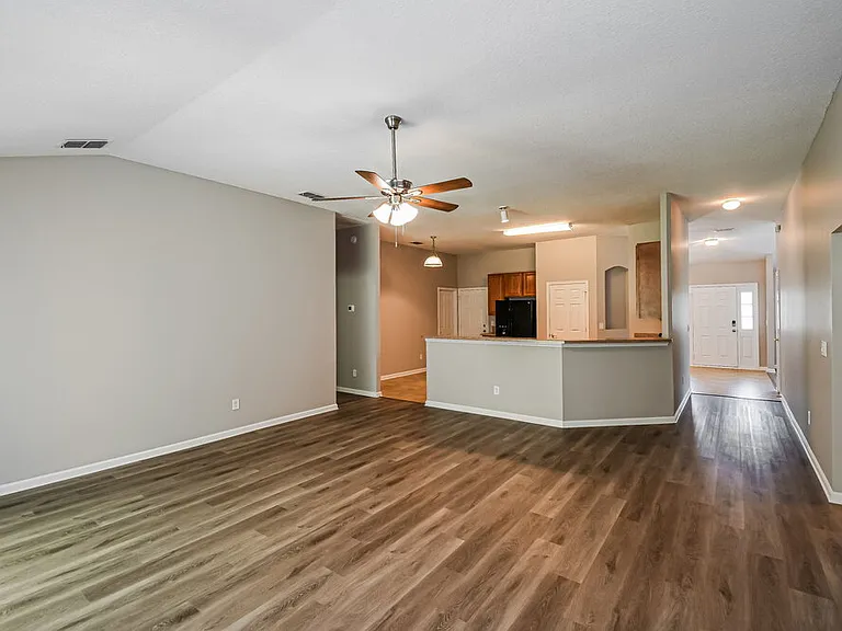 9225 Hawks Run Ln — Photo 4