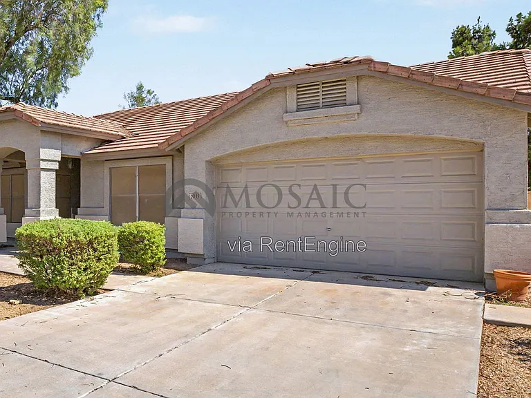 2033 E Willow Wick Rd — Photo 4