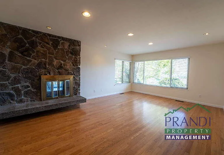 20 Portola Ave — Photo 3