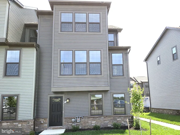 246 E Main St — Photo 1
