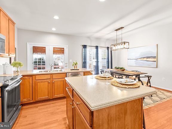 3rd image of 138 Tamar Creek Ln