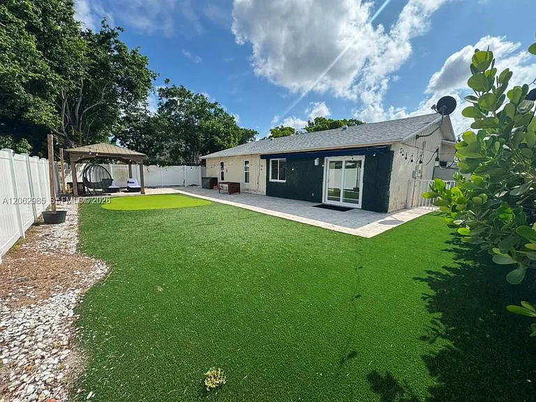 222 NW 41st Ave — Photo 12