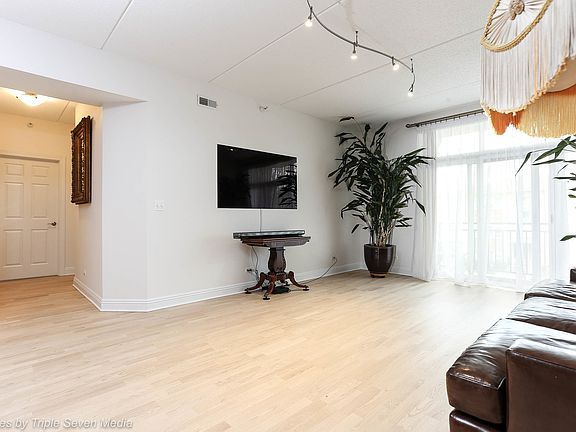 5th image of 4330 N Neva Ave Unit 204