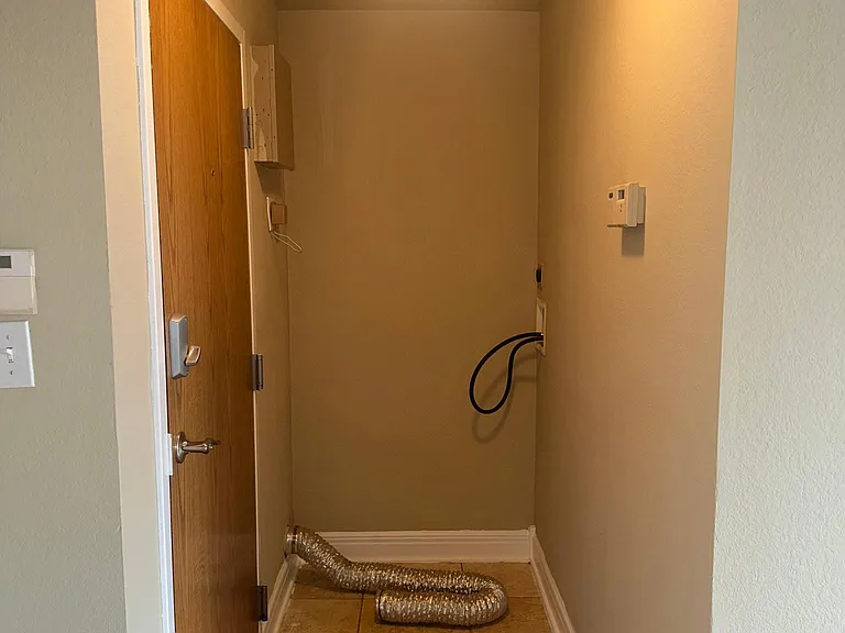 Westport Manor — Photo 16