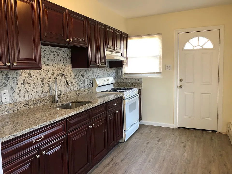 1616 Chestnut Ave