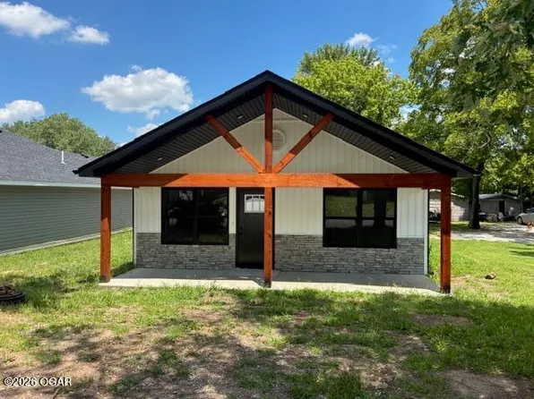 120 Poplar St, Carterville, MO 64835