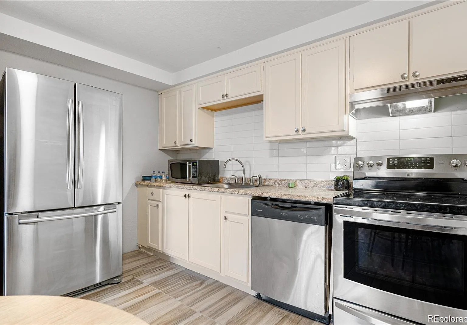 1 bed, 1.0 bath, 600 sqft, $999 — Photo 3