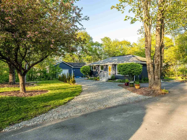 409 Cobequid Rd, Lower Sackville, NS B4C 4E6