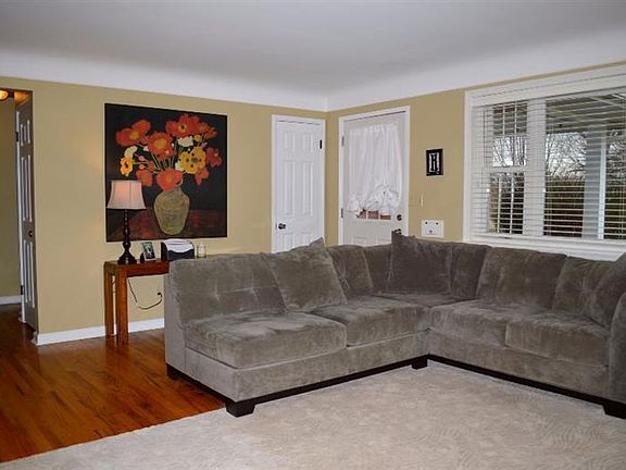 2nd image of 8492 Deerway Dr