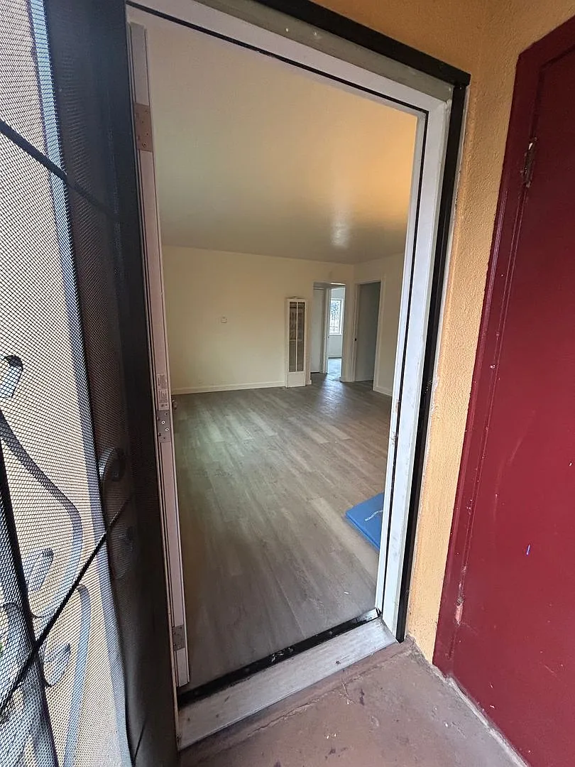 2 Bedroom 1 Bath Apartment 950 sft with utilities (except PGE) — Photo 3
