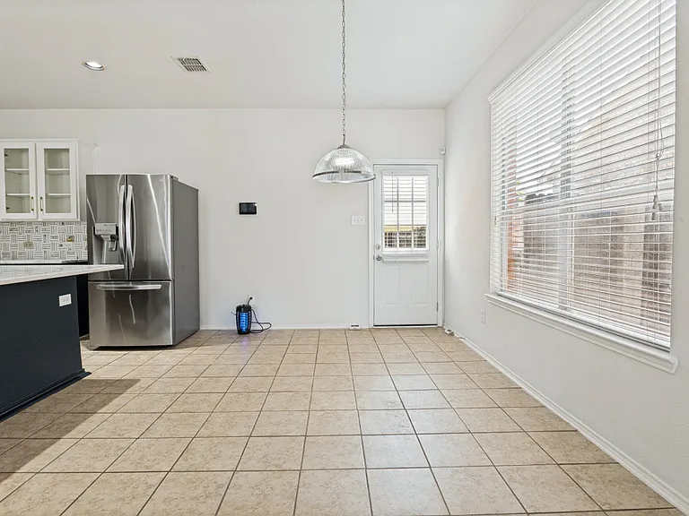 925 Jamie Dr — Photo 18