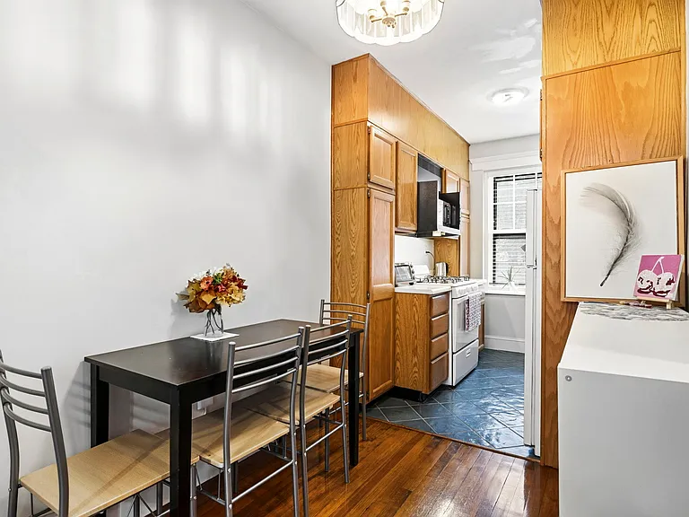 36 Linnaean St #2 — Photo 8