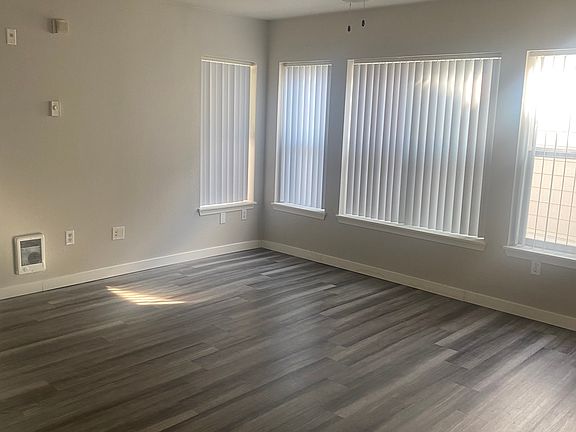 2nd image of 1585 NE Jonquil Ln