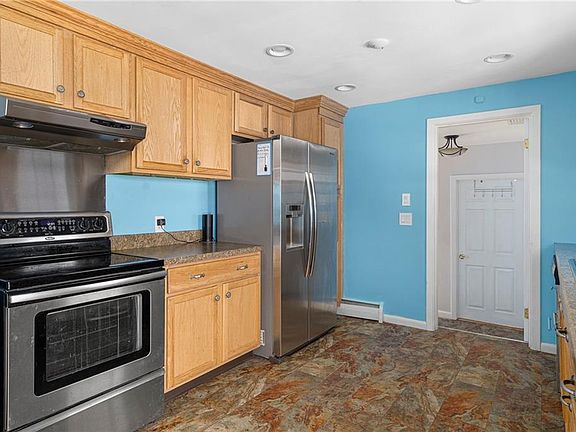 5th image of 92 New Britain Dr