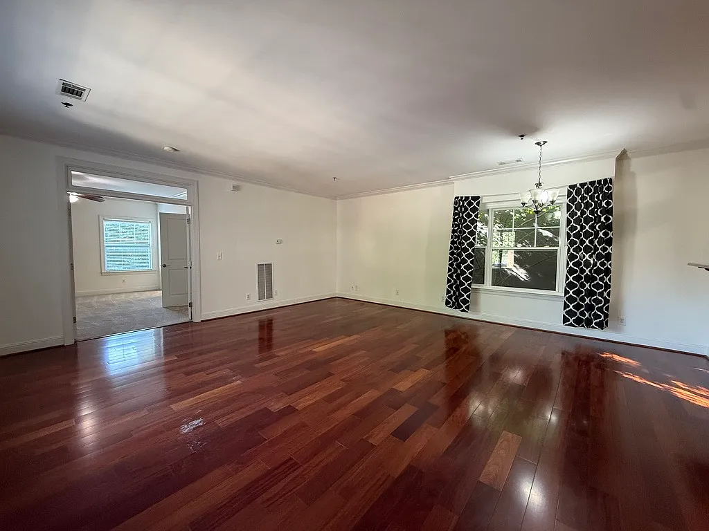 1 bed, 971 sqft, $1,740 — Photo 3
