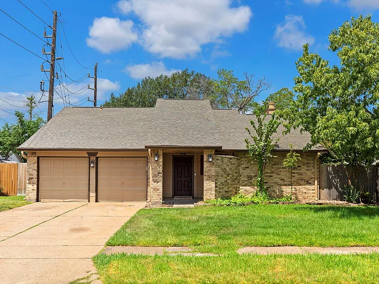 21435 Deerhaven Dr — Photo 2