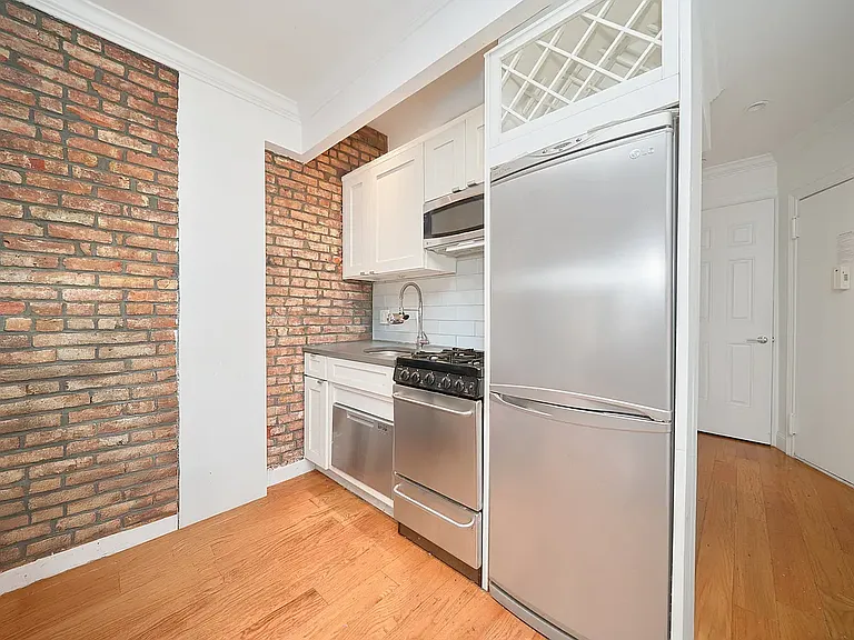 233 E 82nd St #3B — Photo 4