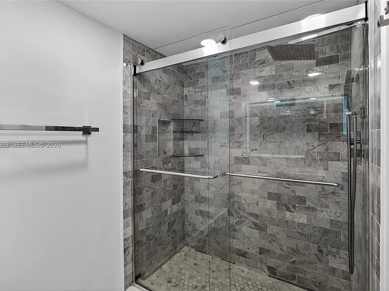 600 NE 36th St #1220 — Photo 24