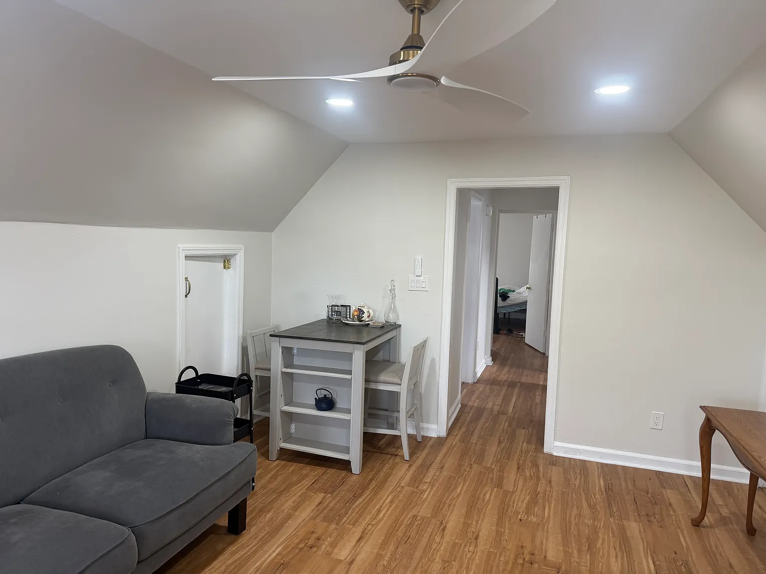 2 bed, 900 sqft, $3,000 — Photo 1