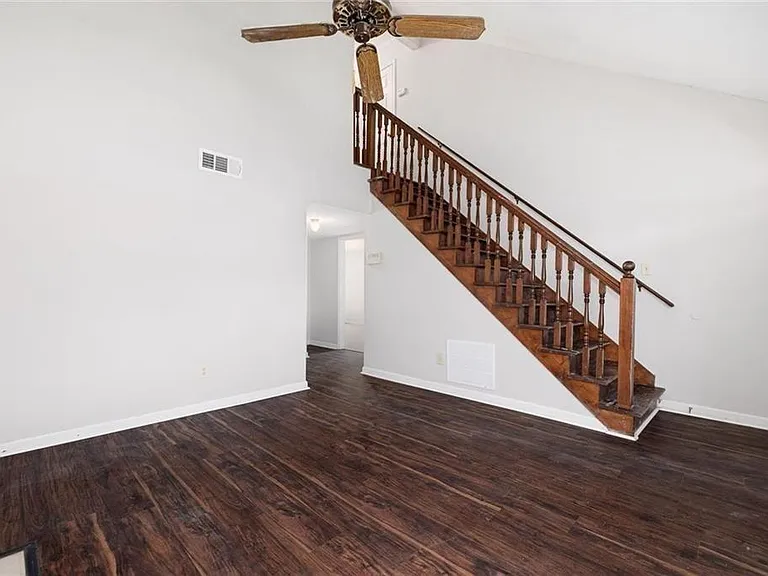 1055 Autumn Crest Ct — Photo 4