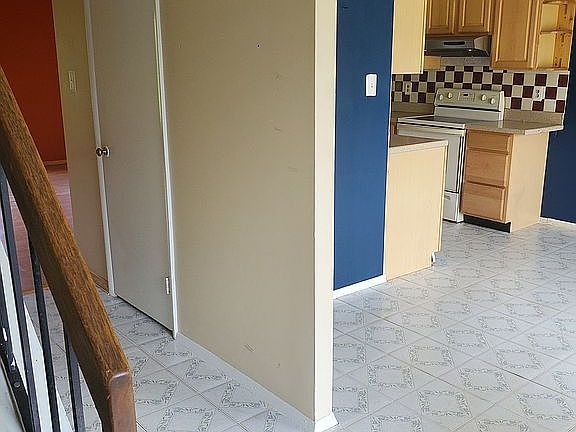 5th image of 1050 Knight Ln