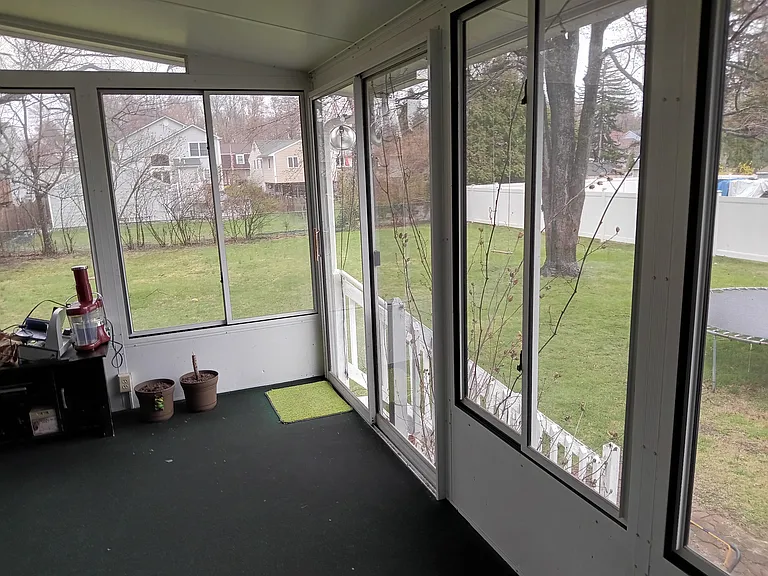 74 Roosevelt St — Photo 3