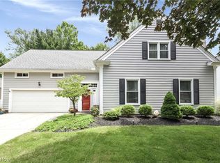 423 Bates Dr, Bay Village, OH