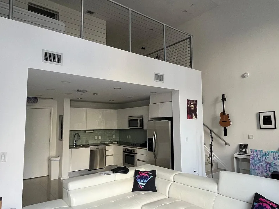 1060 Brickell Ave #401