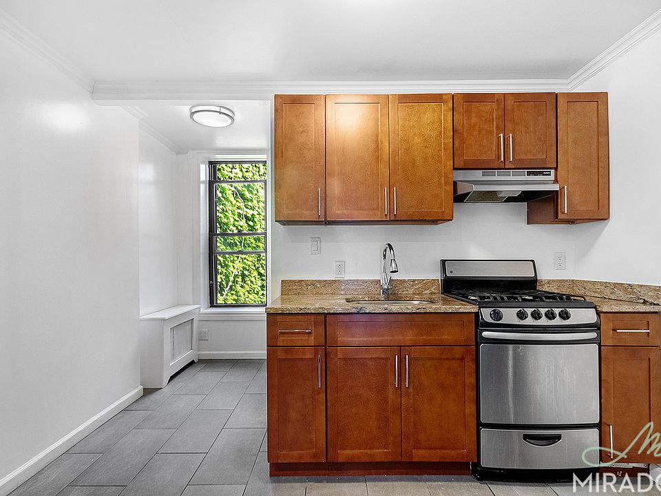 1st image of 621 W 51st St #W3